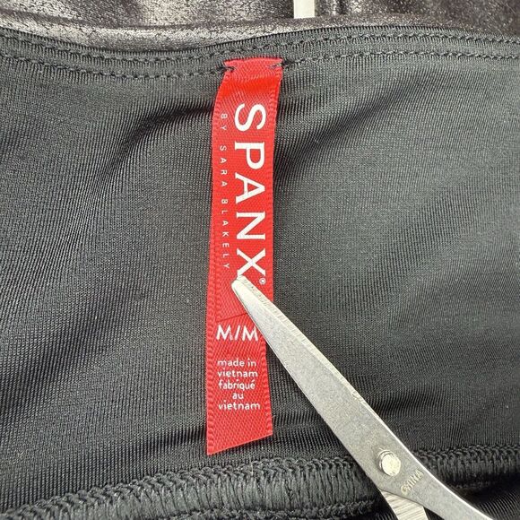 NWOT Spanx Leggings M Faux Leather Shaping Slimming Pants Liquid Look Pull On - Picture 6 of 8